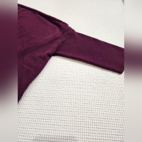 Vera Wang Simply Vera Purple Dolman sleeve sweater sz-M/L - Picture 4 of 7